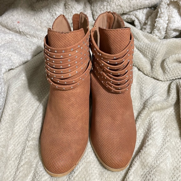 [SOLD]DOLCE by mojo moxy rust colored booties 8.5 - Picture 2 of 3